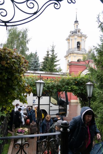 Заезд группы паломников из Санкт-Петербурга