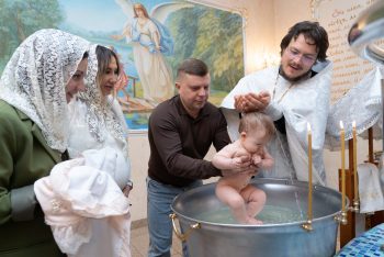 Таинство Крещение в храме Петра и Февронии